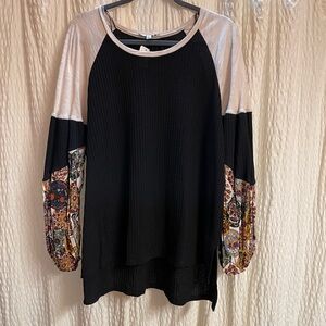 Umgee Black and Multicolor Sleeve Top